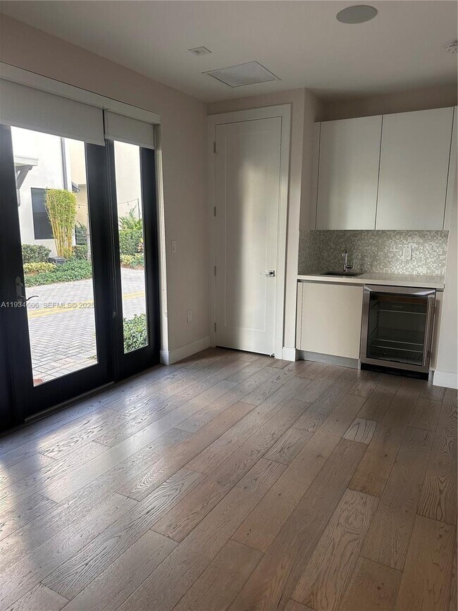 Photo - 8231 NW 48th St