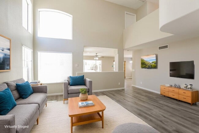 Photo - 3219 E Sierra St