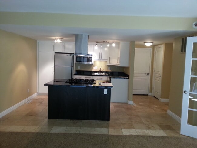 143 E 1st Ave Unidad Vongsawad1