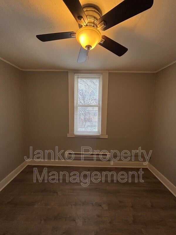 Building Photo - 7636 S Drexel Ave Unit 2