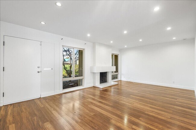 Photo - 3031 Flora Vista