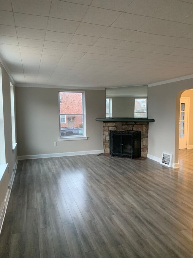 Photo - 3 Bedroom 1.5 Bath House, Finished Basement, Garage-Suburban SD