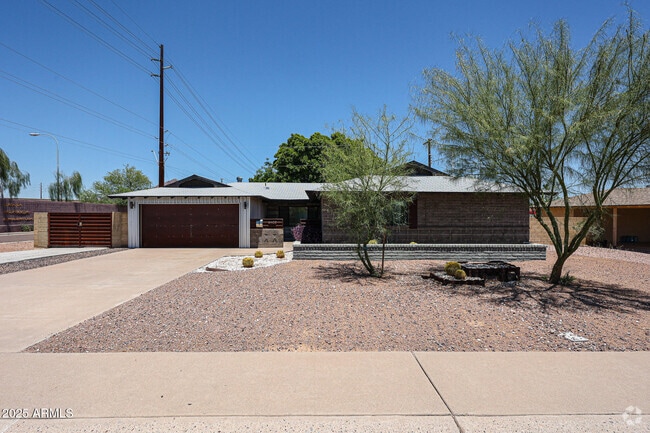 Building Photo - 6402 E Cambridge Ave Rental
