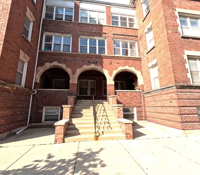 Building Photo - 1112 W Ardmore Ave Rental