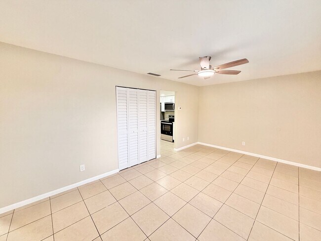 2281 Sunshine Blvd Unit A