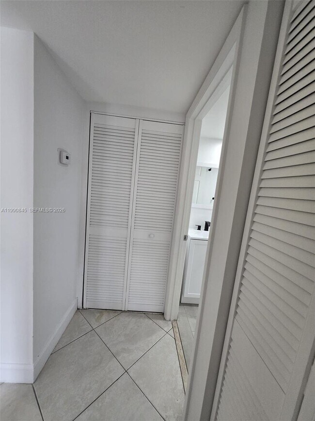 Photo - 3500 Whitehall Dr Unidad 104