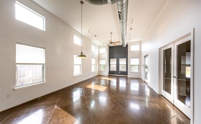 Building Photo - 3803 Byron Dr