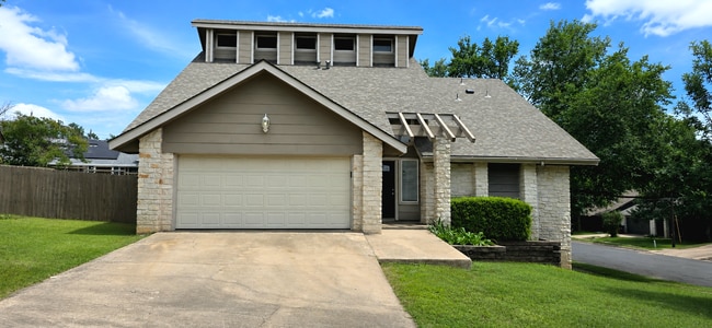 Photo - 1701 Brokenshoe Dr