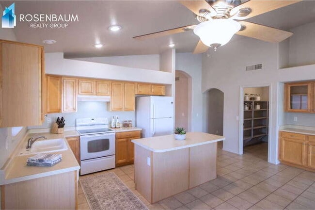 Photo - 940 S Lafayette Dr