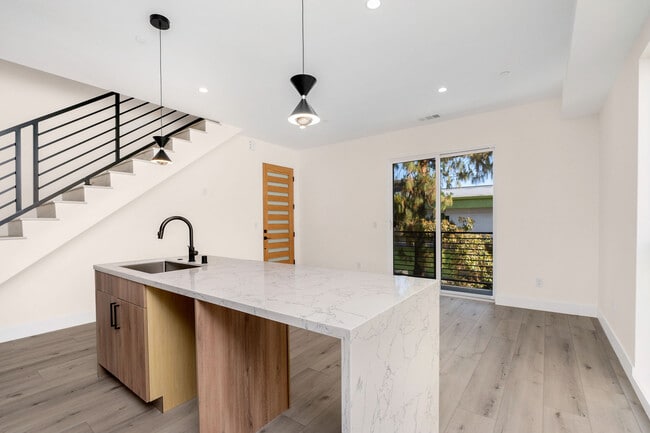 Photo - 15330 Weddington St