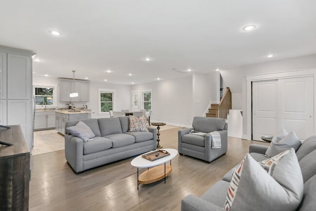 4400 Weyburn Dr Unit SI FL1-ID1395478P