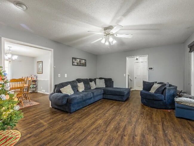 Photo - 4816 Mockingbird Ln