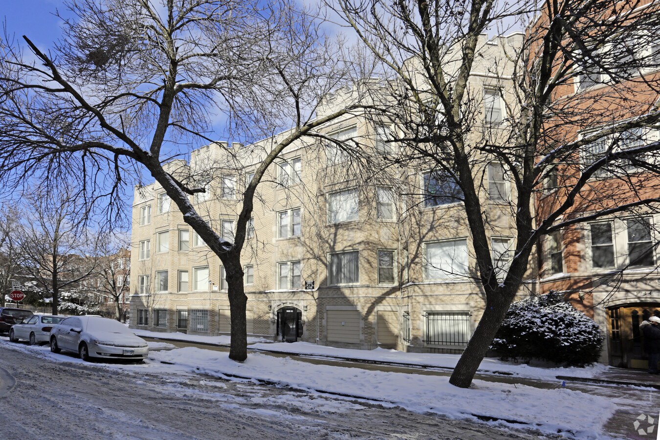 7319 S Ridgeland, ¡alejado - 7319-21 S Ridgeland Ave