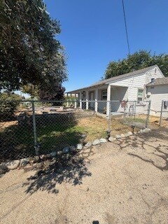 Building Photo - Country Living Avail Oct 1 Rental
