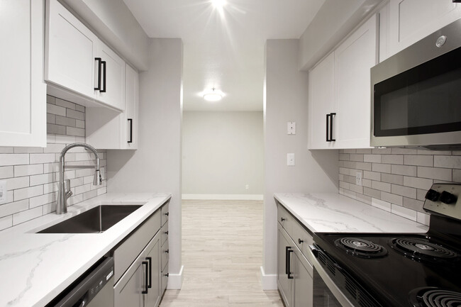 Building Photo - Clifton on 7th Rental