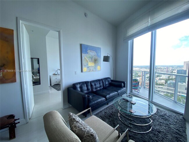 Photo - 185 SW 7th St Unidad 4405