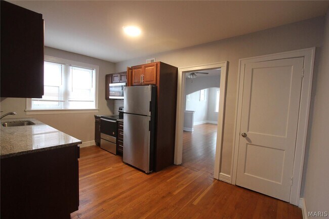 Photo - 3965 Potomac St