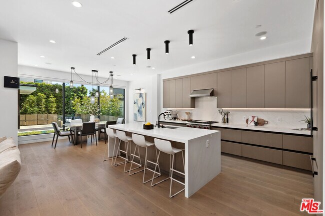 Photo - 714 N La Jolla Ave