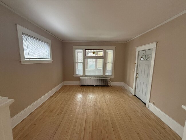 Building Photo - 1068 N Woodbridge St Unit 1