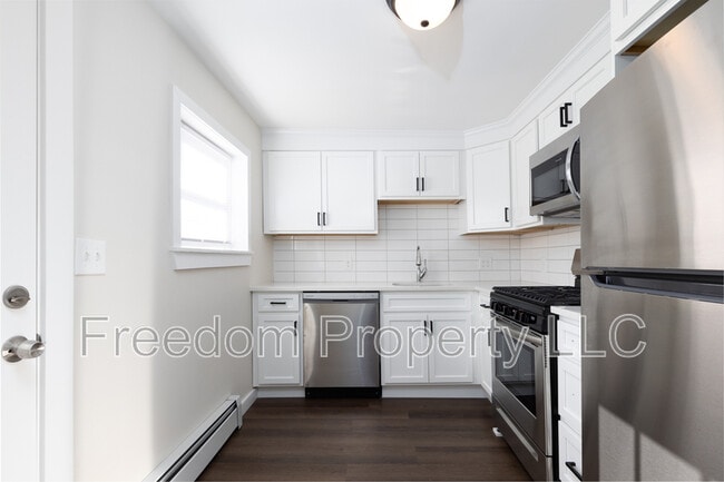 Building Photo - 28 Aircraft Rd Unit C