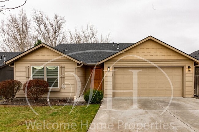 Building Photo - Single Story 3 Bedroom Home with Gas Fireplace and Covered Patio