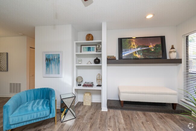 2BR, 2BA - 940SF - Living Room - Haywood Pointe Apartments