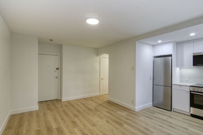 Photo - 3250 Van Horne