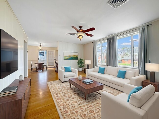 Building Photo - 914 W 21st St