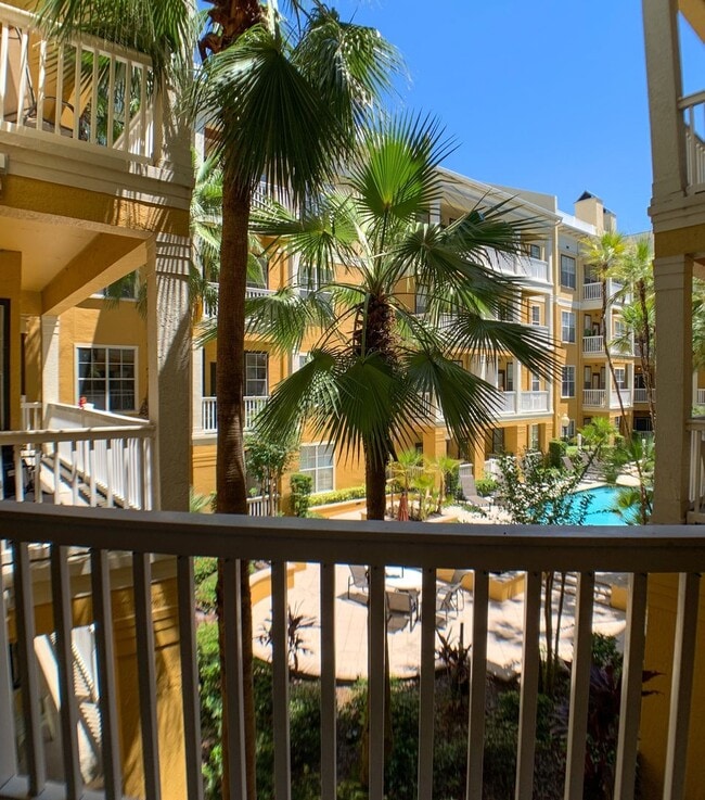 Building Photo - $600 Deposit* Beautiful 2/2 with pool view...