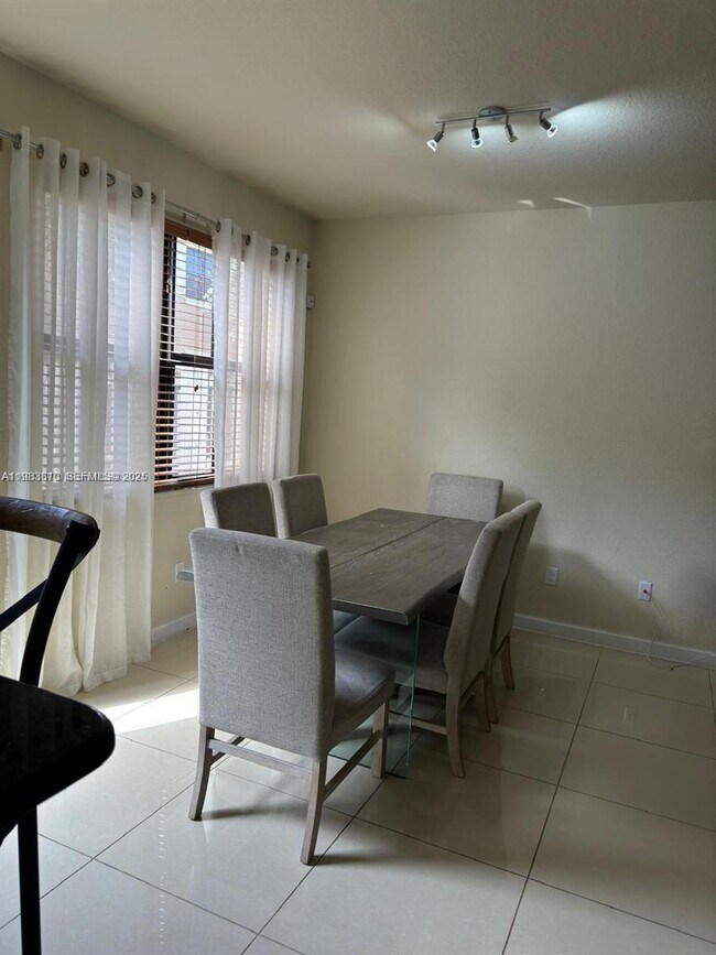 Photo - 8437 Blue Cove Way