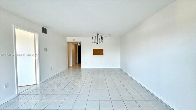 Building Photo - 130 S Shore Dr Unit 4B