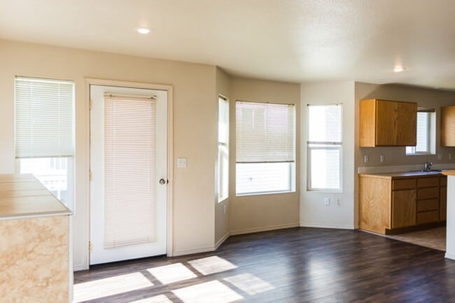Photo - Garfield Duplex 5 Unit 845
