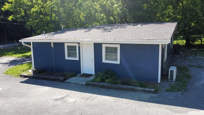 Building Photo - 606 Lester Rd Unit B Rental