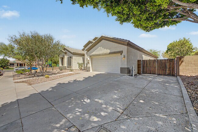 Photo - 8634 E Hillview St