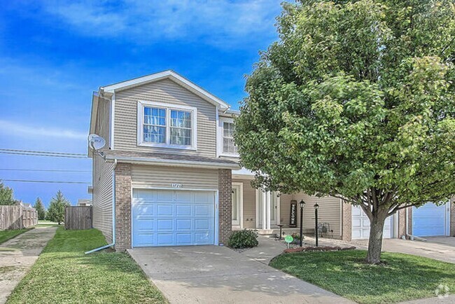 Building Photo - 3 Bedroom 3.5 Bath Townhome - Available Au...