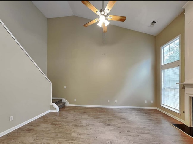 Photo - 2930 Cottesford Way SE