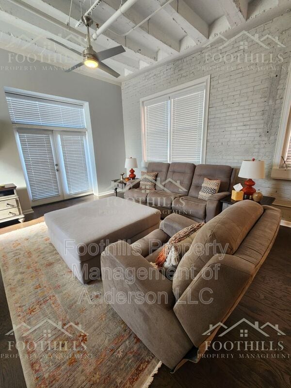 Photo - 214 N Main St