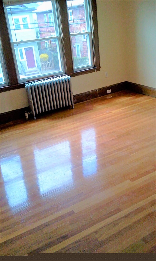 Livingroom - 30 Newbury Ave Unit 3