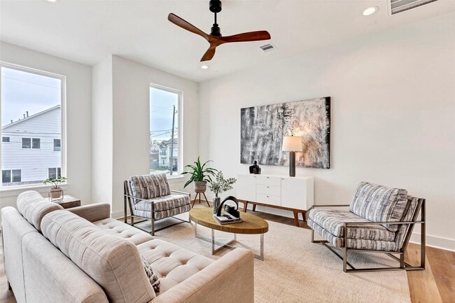 Photo - 4703 Oats St