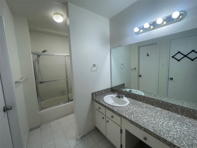 Photo - 5550 N Braeswood Blvd Unit 129