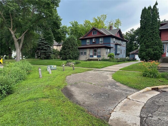 Photo - 216 Litchfield Ave SE