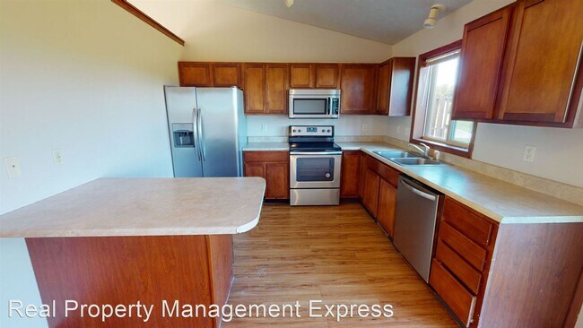 Photo - 4 br, 2 bath House - 7820 W 67th St