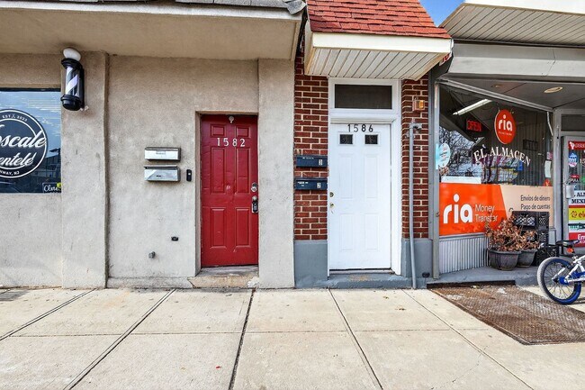 Photo - 1582 Irving St Unit Second Floor