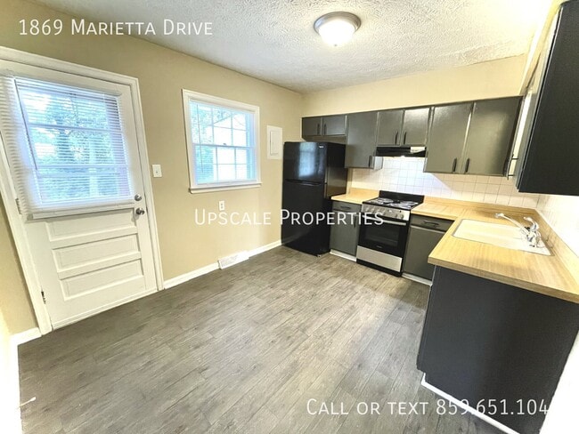 1869 Marietta Dr