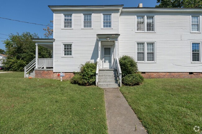 Building Photo - BEAUTIFUL Apartment in Downtown Suffolk!