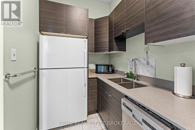 Photo - 366 Richmond St