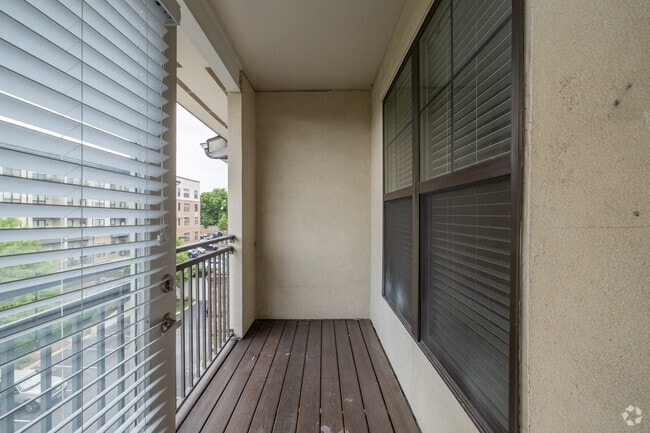 2BR, 2BA - The Crockett - 1,046SF - Balcony