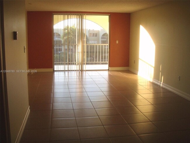 Building Photo - 6980 NW 186th St Unit 3-522