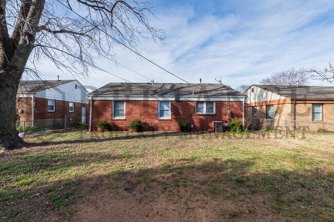 Photo - 1720 S Windsor Rd