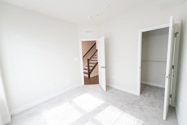 Photo - 2816-2816 Evansgreen Dr